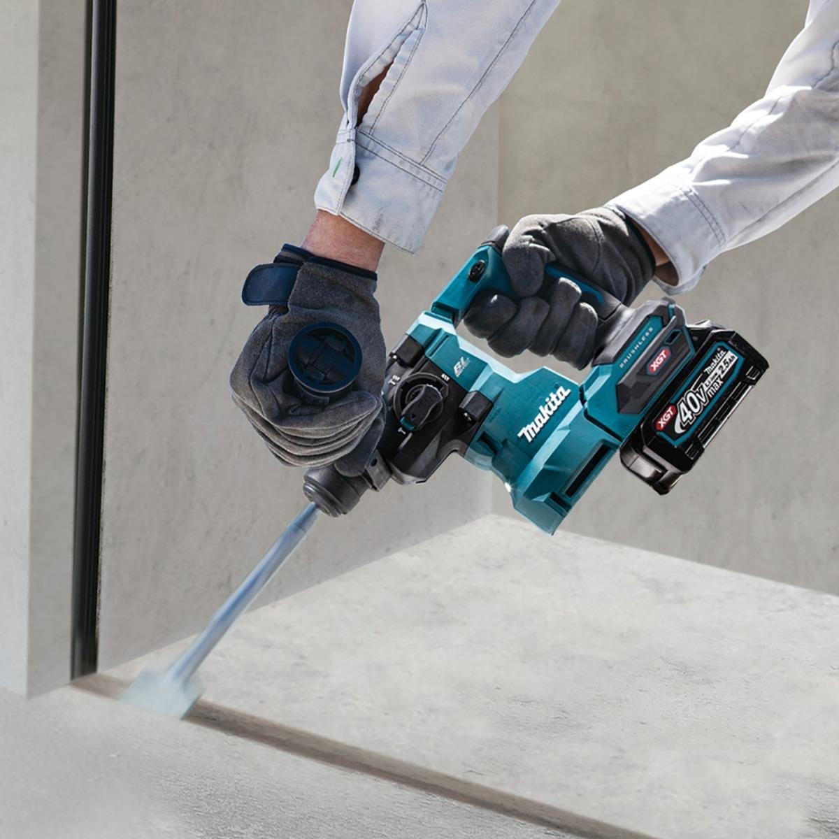 Makita HR010GZ 40V Max XGT Brushless SDS-PLUS Rotary Hammer Drill with 2 x 4.0Ah Battery Charger & Bag